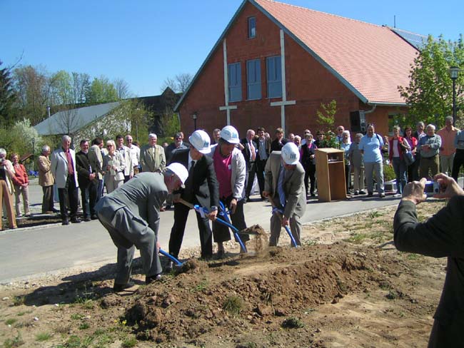 Spatenstich für das Pflegeheim Haus Benedikt Spatenstich für das Pflegeheim Haus Benedikt